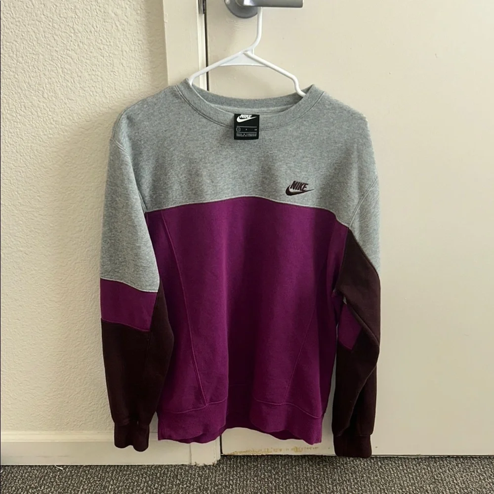 🦄Nike Gray and Purple Colorblock Sweatshirt Crewneck - Picture 2 of 5